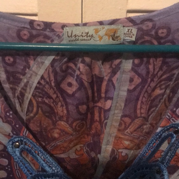 Unity V-neck Top - Picture 3 of 4